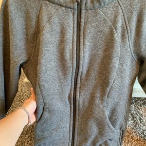 Lululemon Scuba Hoodie -dark grey sz (12)